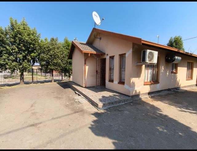 3 BEDROOM HOUSE FOR SALE IN BOITEKONG